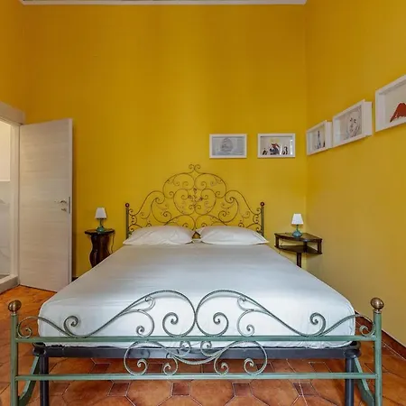 Apartment Laurino Sweet House In The Heart Of Naples