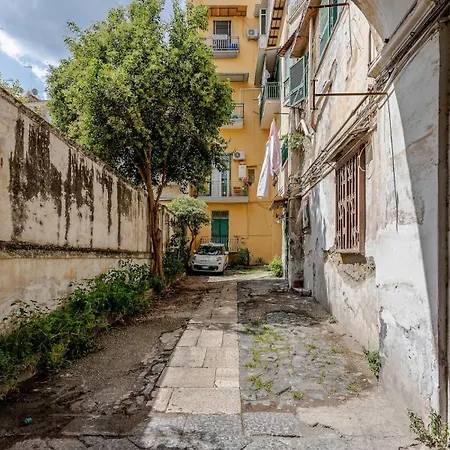 Apartment Laurino Sweet House In The Heart Of Naples